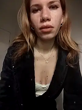 Snapshot of EvaRush chatting on 10.04.25 EvaRush online show from 10.04.25