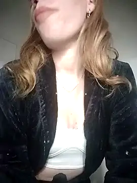 Snapshot of EvaRush chatting on 10.05.25 EvaRush online show from 10.05.25