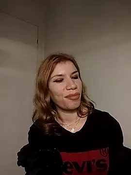 Snapshot of EvaRush chatting on 11.25.25 EvaRush online show from 11.25.25