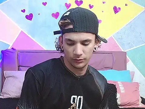 Snapshot of tylor_boy chatting on 09.13.25 tylor boy online show from 09.13.25