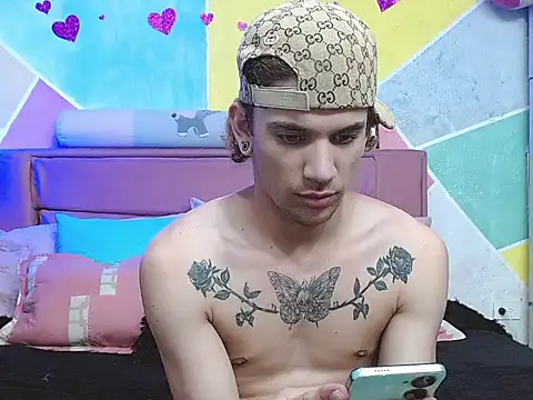 Snapshot of tylor_boy chatting on 10.02.25 tylor boy online show from 10.02.25