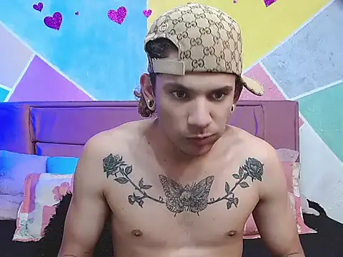 Snapshot of tylor_boy chatting on 10.05.25 tylor boy online show from 10.05.25