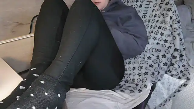 LaRa forU online show from 11.22.25