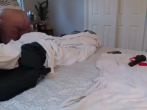 LauLauPAWG online show from 11.26.25