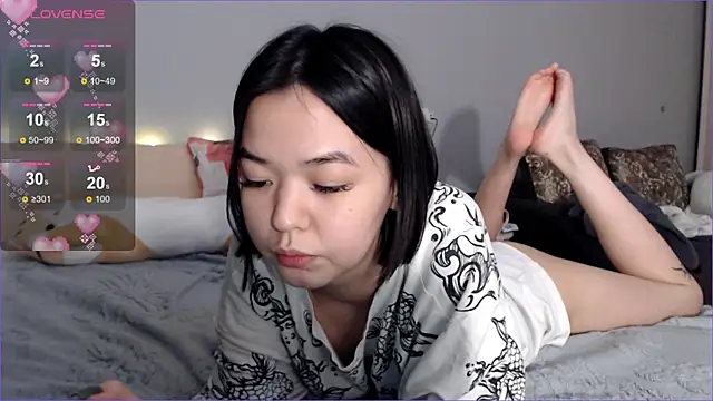 Snapshot of osaka_nia chatting on 01.11.25 osaka nia online show from 01.11.25