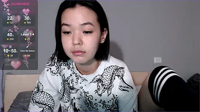 Snapshot of osaka_nia chatting on 01.27.25 osaka nia online show from 01.27.25