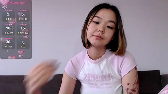 Snapshot of osaka_nia chatting on 09.10.25 osaka nia online show from 09.10.25