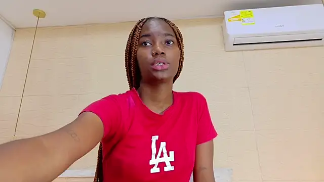 Snapshot of Chocolatte_bar chatting on 03.12.25 Chocolatte bar online show from 03.12.25