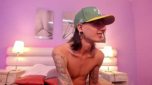 Snapshot of Matthew_Dixonn chatting on 01.28.25 Matthew Dixonn online show from 01.28.25