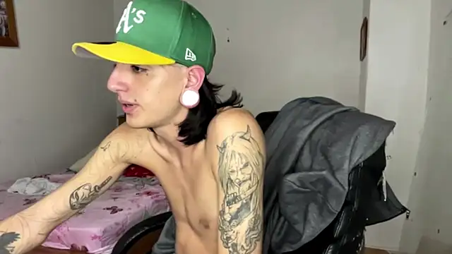 Snapshot of Matthew_Dixonn chatting on 02.14.25 Matthew Dixonn online show from 02.14.25