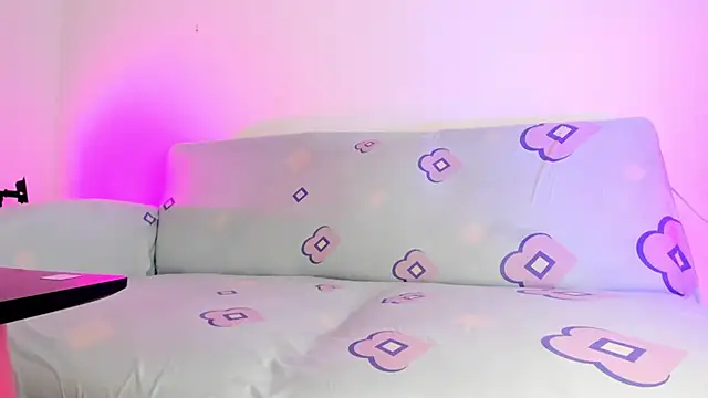 Snapshot of LoveBirds__1 chatting on 03.20.25 LoveBirds 1 online show from 03.20.25