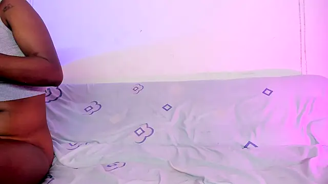 Snapshot of LoveBirds__1 chatting on 10.12.25 LoveBirds 1 online show from 10.12.25