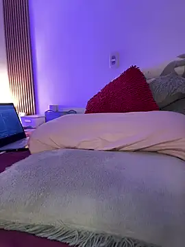 Mae Henao9 online show from 09.09.25