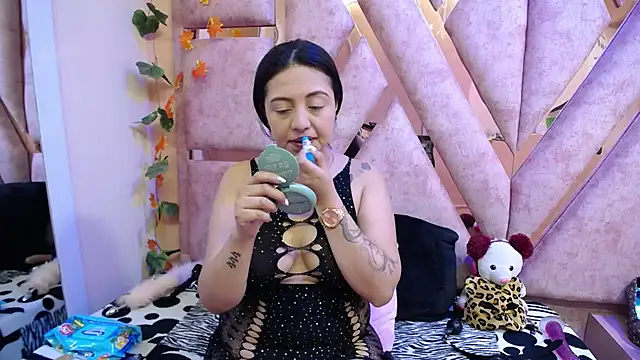 Snapshot of slut_anal_ chatting on 02.05.26 slut anal online show from 02.05.26