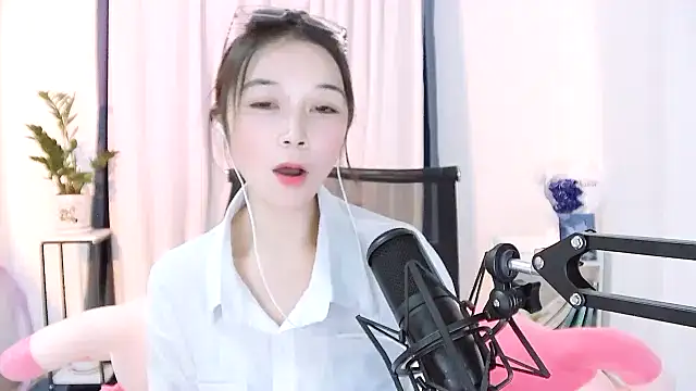 Snapshot of Amity-ox chatting on 01.17.25 Amity-ox online show from 01.17.25