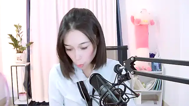 Snapshot of Amity-ox chatting on 01.21.25 Amity-ox online show from 01.21.25