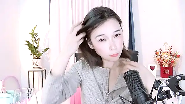 Snapshot of Amity-ox chatting on 02.14.25 Amity-ox online show from 02.14.25