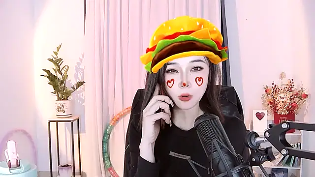 Snapshot of Amity-ox chatting on 02.15.25 Amity-ox online show from 02.15.25