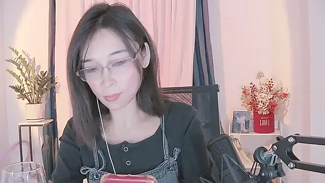 Snapshot of Amity-ox chatting on 03.16.25 Amity-ox online show from 03.16.25