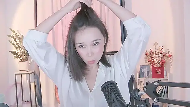 Snapshot of Amity-ox chatting on 03.18.25 Amity-ox online show from 03.18.25
