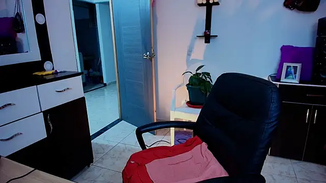 TinnaDawsom online show from 01.15.25