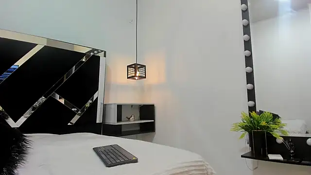 Ambber moon online show from 02.01.25