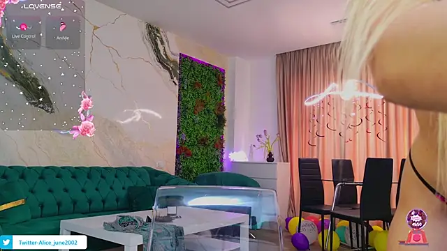 Snapshot of emily_bloom chatting on 03.13.25 emily bloom online show from 03.13.25