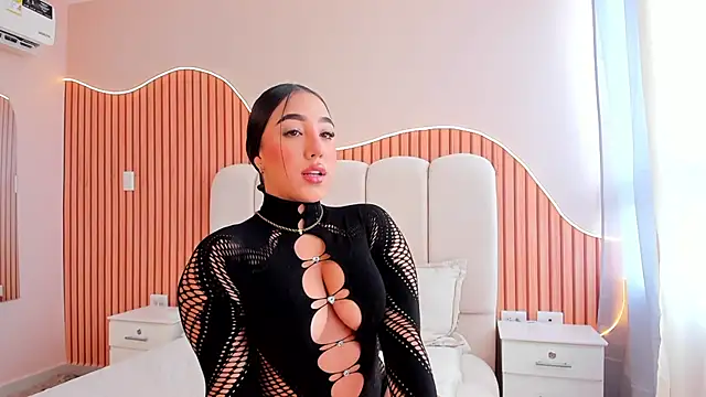 Snapshot of SofiiSweet_ chatting on 10.30.25 SofiiSweet online show from 10.30.25