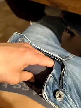 Snapshot of Kevoon991 chatting on 03.04.25 Kevoon991 online show from 03.04.25