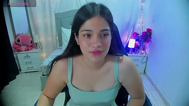 Snapshot of Alison_girl20 chatting on 12.20.24 Alison girl20 online show from 12.20.24