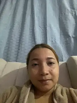 Snapshot of queen_angelique chatting on 02.13.25 queen angelique online show from 02.13.25