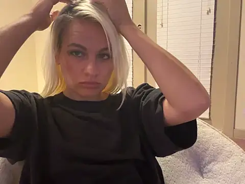 girlfriendmissy online show from 02.27.25