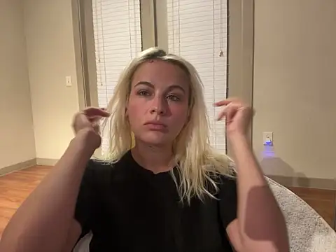 girlfriendmissy online show from 02.28.25