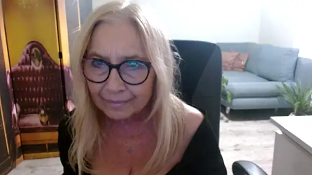 Snapshot of sofia_xkiss chatting on 10.26.25 sofia xkiss online show from 10.26.25