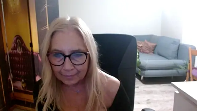 Snapshot of sofia_xkiss chatting on 11.16.25 sofia xkiss online show from 11.16.25