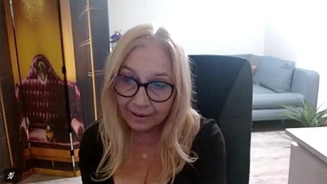 Snapshot of sofia_xkiss chatting on 11.19.25 sofia xkiss online show from 11.19.25