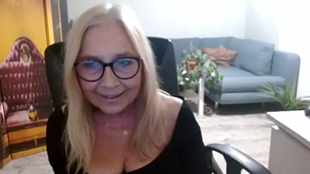 Snapshot of sofia_xkiss chatting on 11.24.25 sofia xkiss online show from 11.24.25