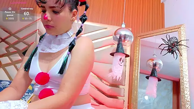 Snapshot of Sluttyandmature chatting on 10.23.25 Sluttyandmature online show from 10.23.25