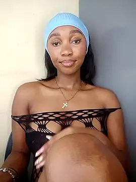 Snapshot of Shria107 chatting on 10.30.25 Shria107 online show from 10.30.25