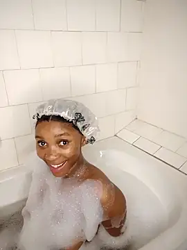 Snapshot of Shria107 chatting on 11.08.25 Shria107 online show from 11.08.25