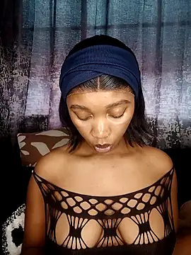 Snapshot of Shria107 chatting on 11.16.25 Shria107 online show from 11.16.25