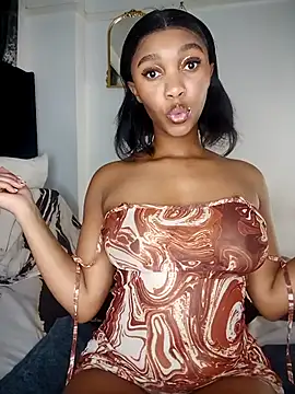 Snapshot of Shria107 chatting on 11.28.25 Shria107 online show from 11.28.25