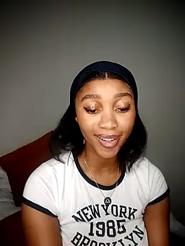 Snapshot of Shria107 chatting on 12.03.25 Shria107 online show from 12.03.25