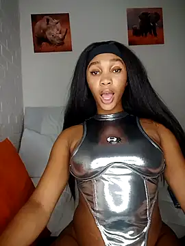 Snapshot of Shria107 chatting on 12.16.25 Shria107 online show from 12.16.25