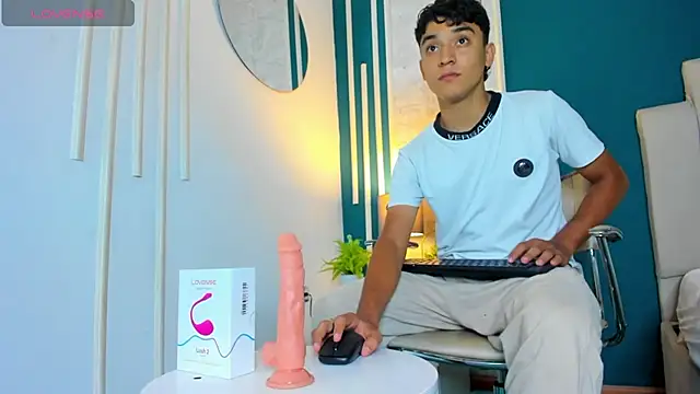 Austin Cardieff online show from 01.08.25