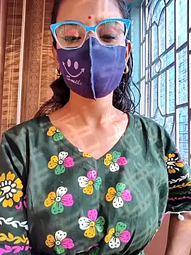 Snapshot of wild_bong_queen chatting on 11.25.25 wild bong queen online show from 11.25.25