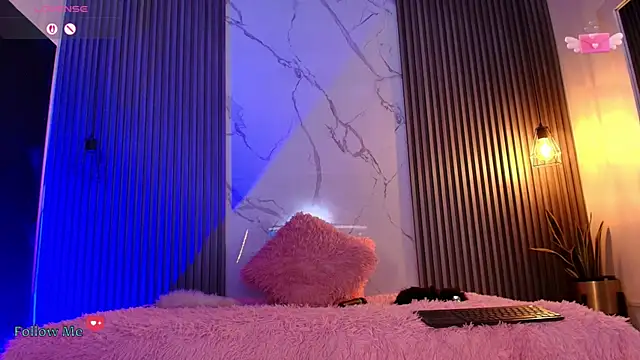 Snapshot of Iamvictoria06 chatting on 10.18.25 Iamvictoria06 online show from 10.18.25