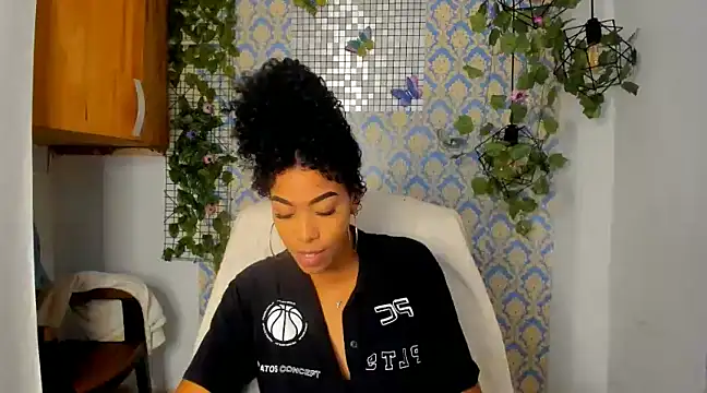 Snapshot of sasha_fox00 chatting on 01.10.25 sasha fox00 online show from 01.10.25