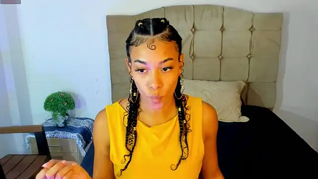 Snapshot of sasha_fox00 chatting on 02.10.25 sasha fox00 online show from 02.10.25