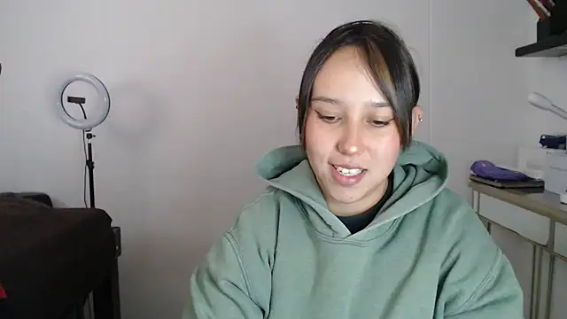 Skarlet Adams28 online show from 03.15.25